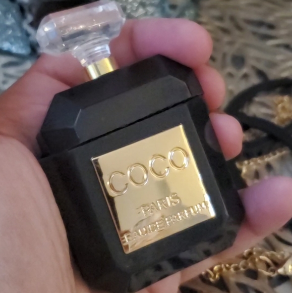 AIRPOD GEN 1 & 2 SILICONE GOLD PERFUME BOTTLE CASE - Picture 8 of 8